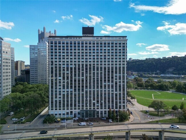 Building Photo - 320 Fort Duquesne Blvd