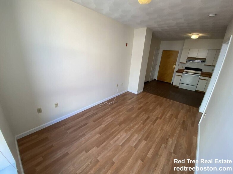 Building Photo - 81 Essex St