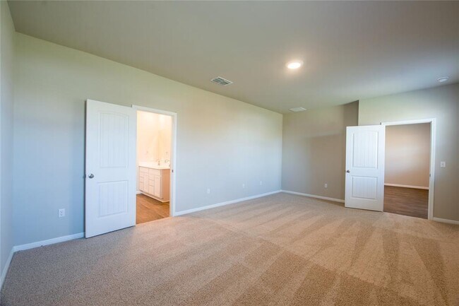 Building Photo - 106 Deep Eddy Cv