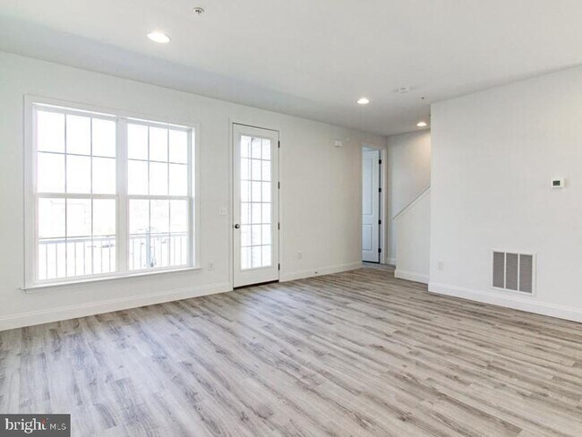 Building Photo - 3243 Mateer Ln