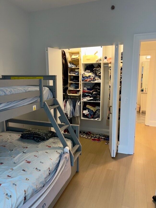 Building Photo - 514 N Peshtigo Ct