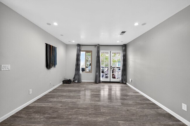 Building Photo - Santee 2 Bedroom 2 Bath Condo with Garage