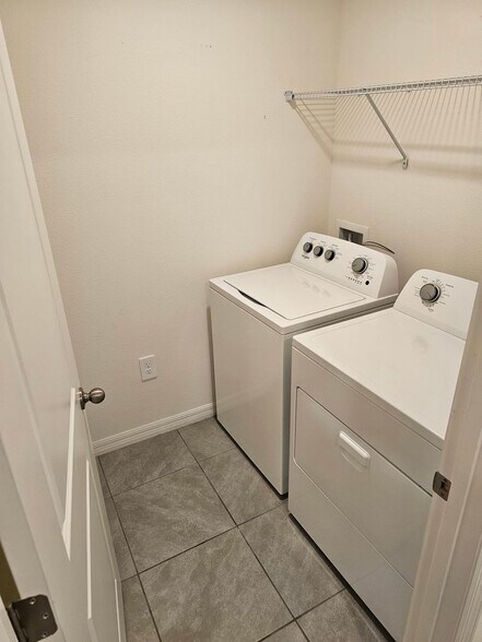 Building Photo - 487 W Back Nine Cir