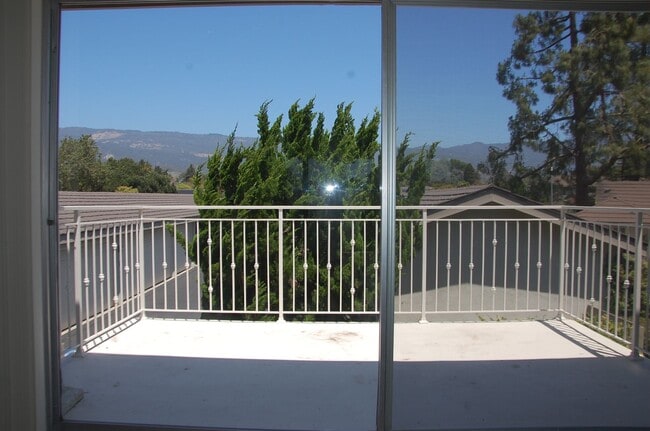 Building Photo - Encina Royale 3 Bedroom