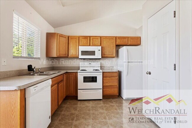 Building Photo - 1213 N Orchard Ave