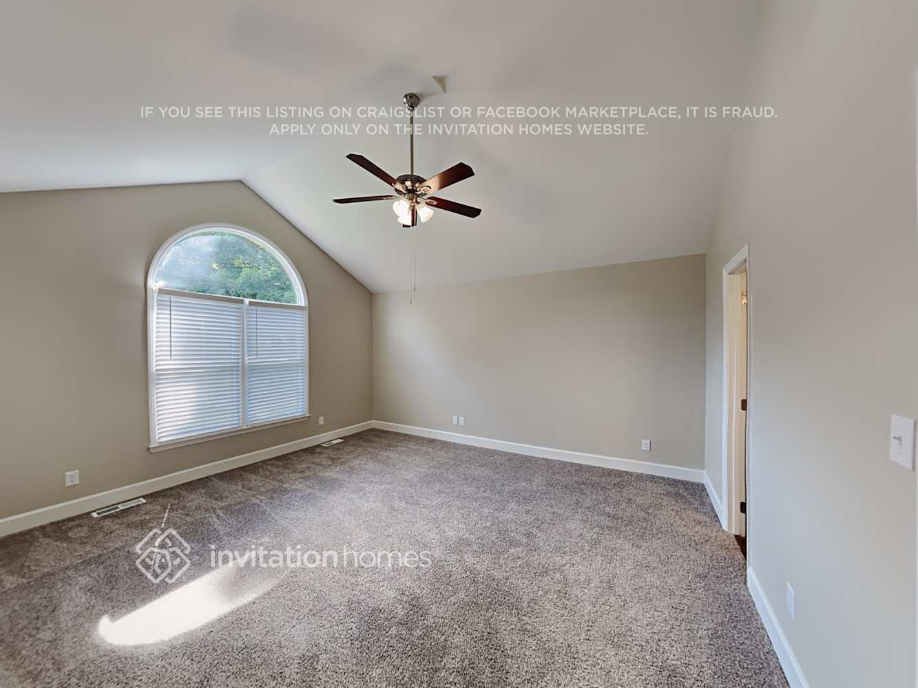 Building Photo - 158 Creek Haven Dr