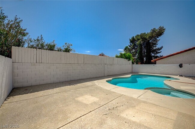 Building Photo - 3200 Ivory Coast Dr