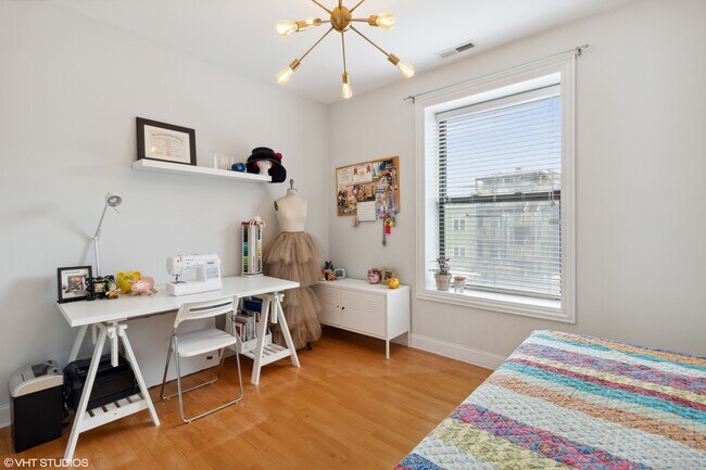 Building Photo - 3222 W Le Moyne St
