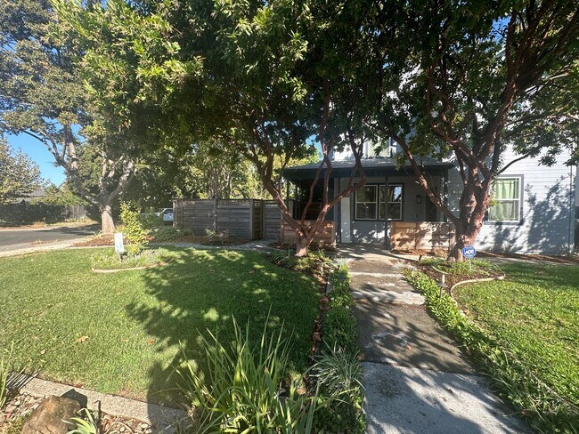 Building Photo - Charming Home in Winters, CA