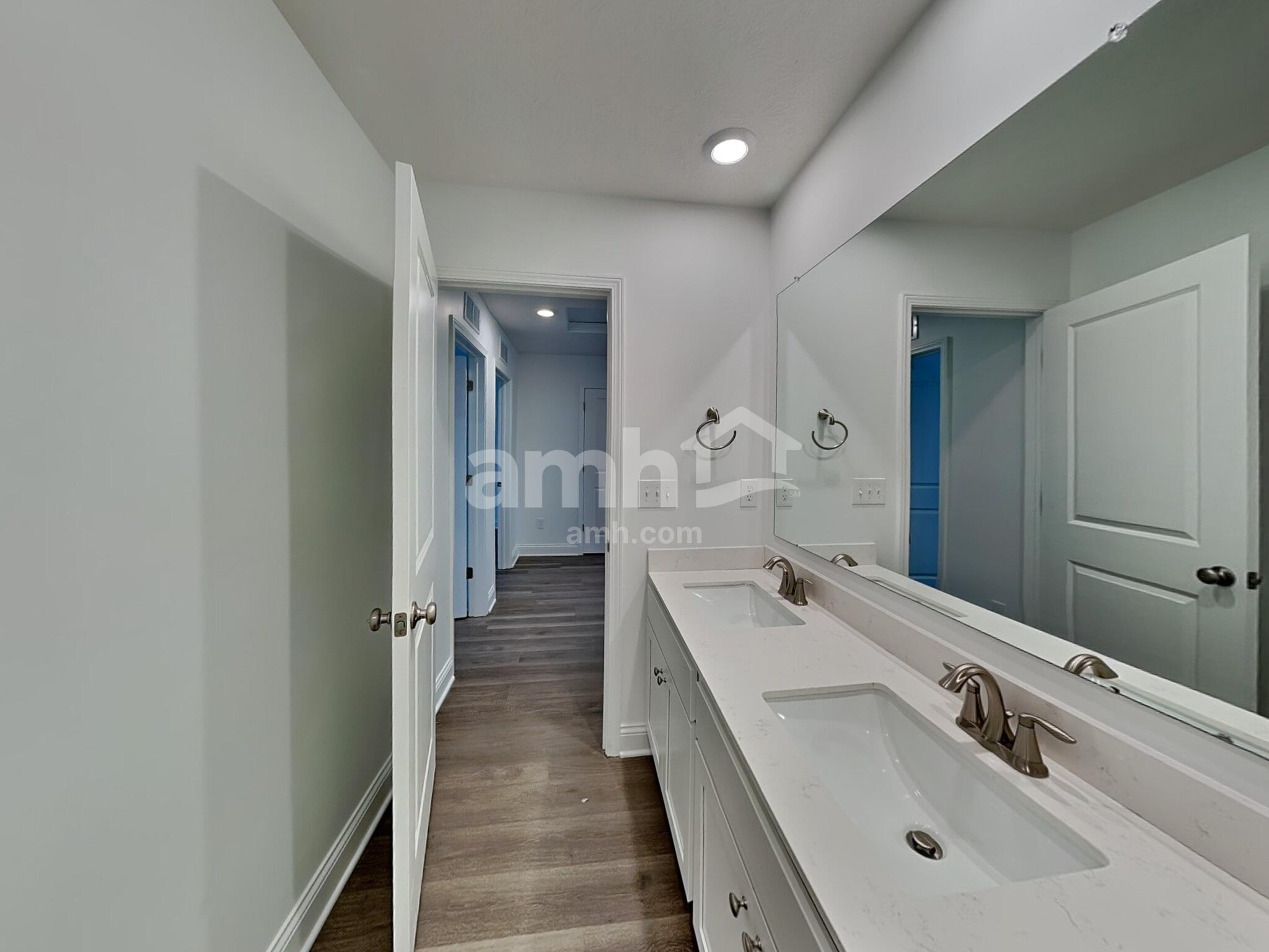 Building Photo - 1343 Pk Pl S