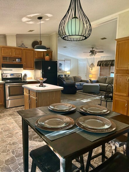 Building Photo - 12545 Louis Dr