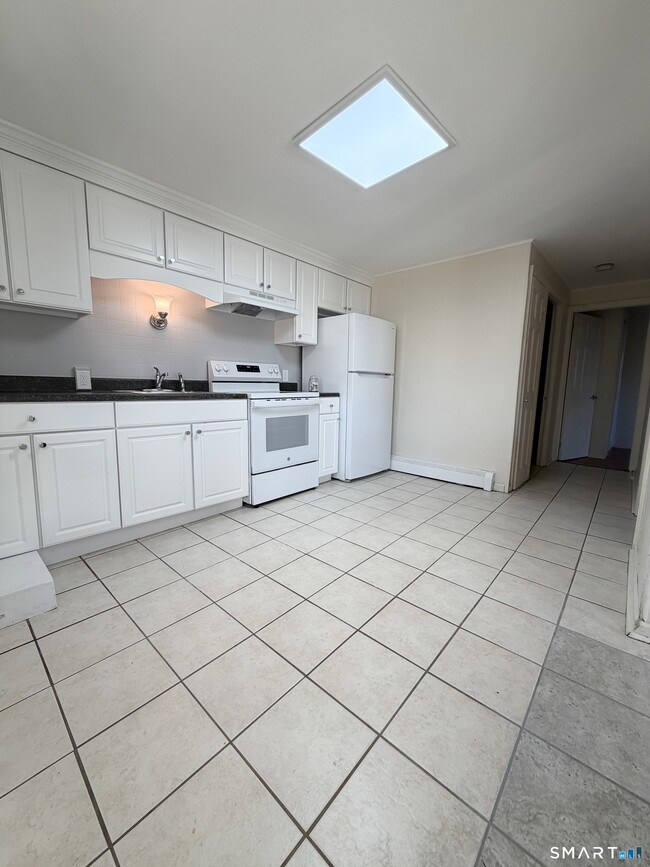 Building Photo - 9 Meridian St