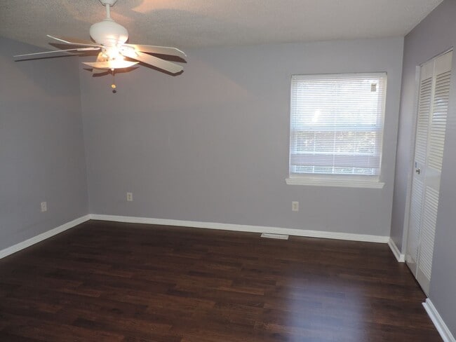 Building Photo - 8807_HUNTER_RIDGE