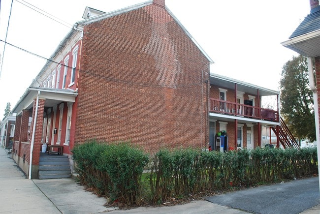 Building Photo - 61 Noble St