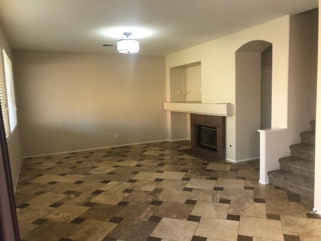 Building Photo - Chardonnay Hills 4 Bedroom