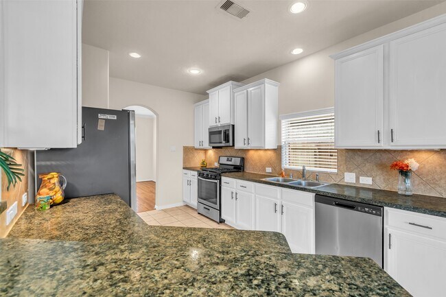 Building Photo - 30715 Legends Ridge Dr
