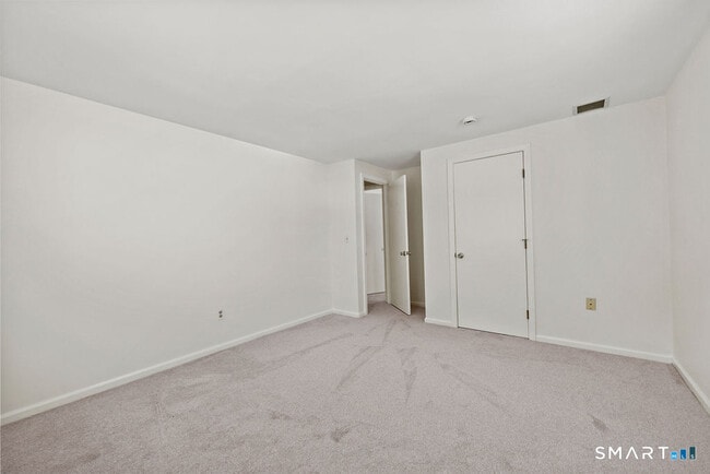 Building Photo - 8 Allspice Ln