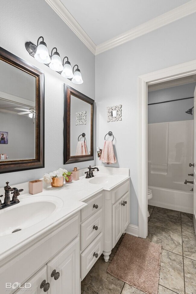 Building Photo - 135 Eagle Bend Way