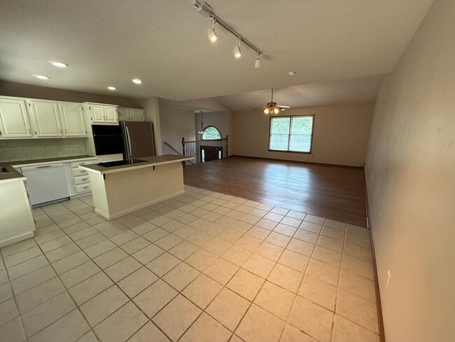 Building Photo - Big on Space. Big on Convenience. Big on Comfort.