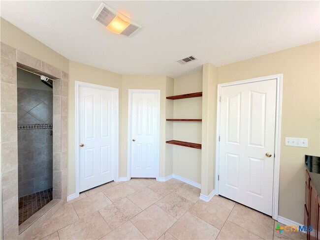 Building Photo - 849 Scenic Hills Dr