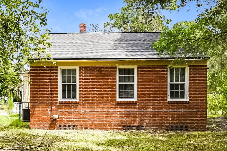 Building Photo - 1130 Saratoga Blvd