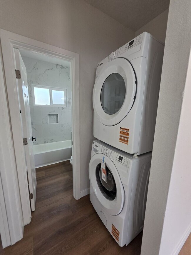 Building Photo - 3260-64 Steel Steet