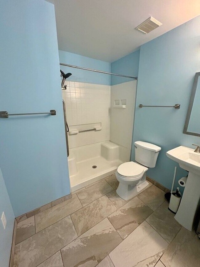 Building Photo - 1st Floor Annapolis 3 bed / 2 bath Condo