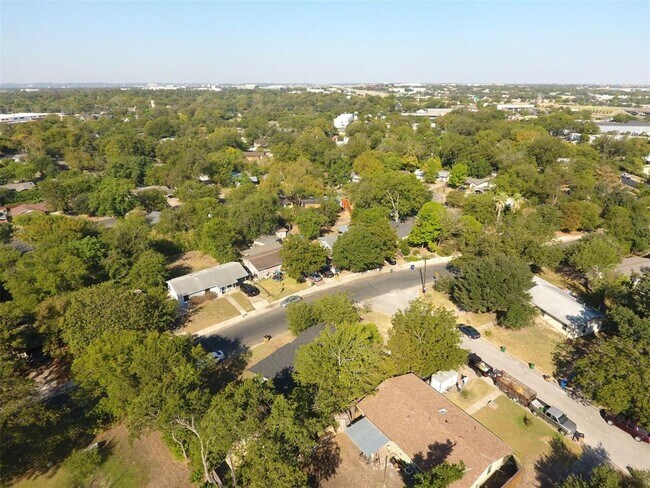 Building Photo - 2101 Benwick Cir