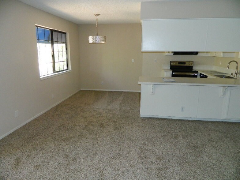 Building Photo - 4340 Sanderling Cir