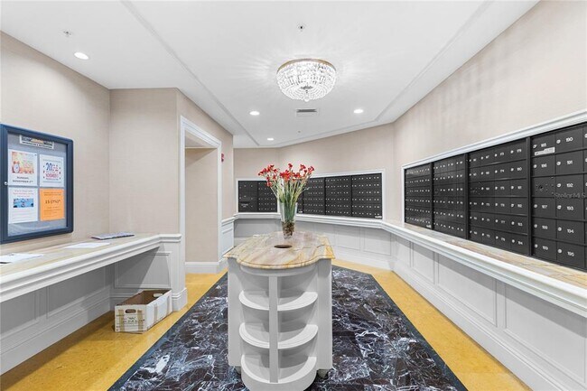 Building Photo - 800 N Tamiami Trl