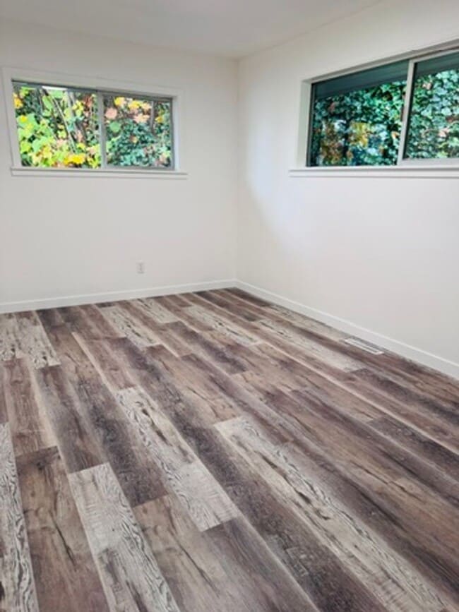 Building Photo - Completely Remodeled 3 Bedroom with Amazin...