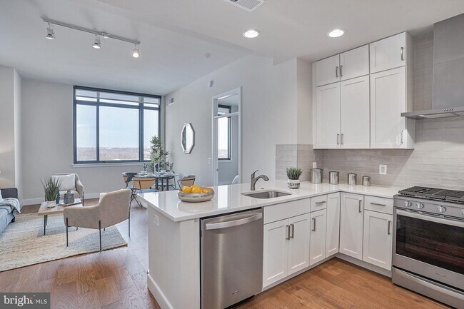 Building Photo - 2000 Clarendon Blvd