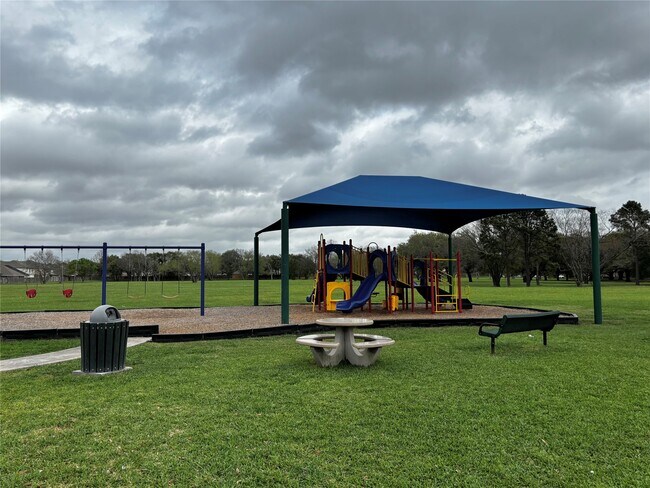 Building Photo - 19318 Brook Village Rd