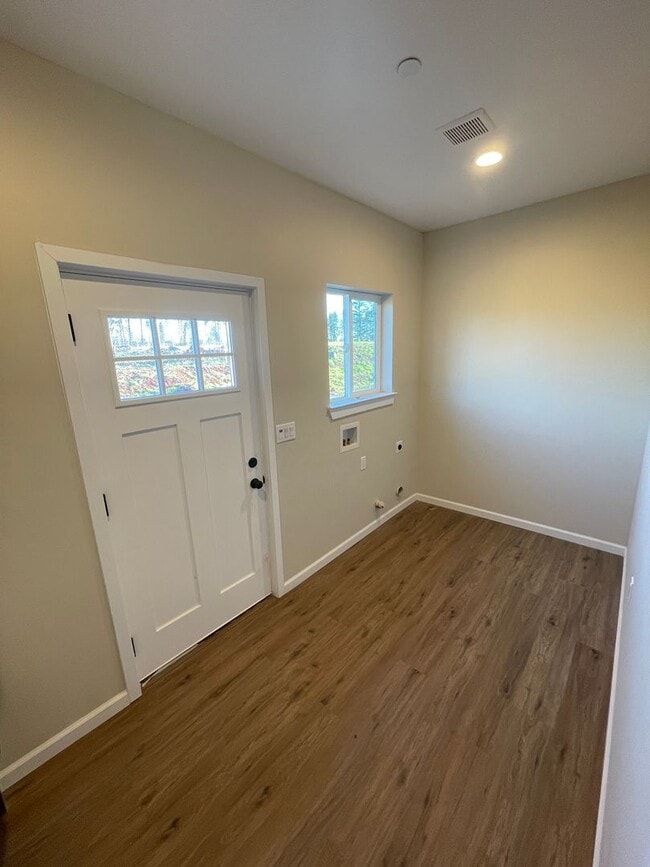 Building Photo - 8588-8590 Ridgecrest Dr