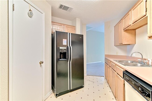 Building Photo - 6708 Windrift Way