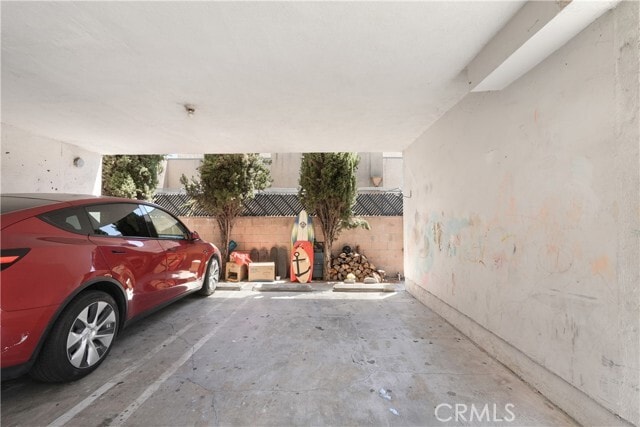 Building Photo - 1530 N Mariposa Ave