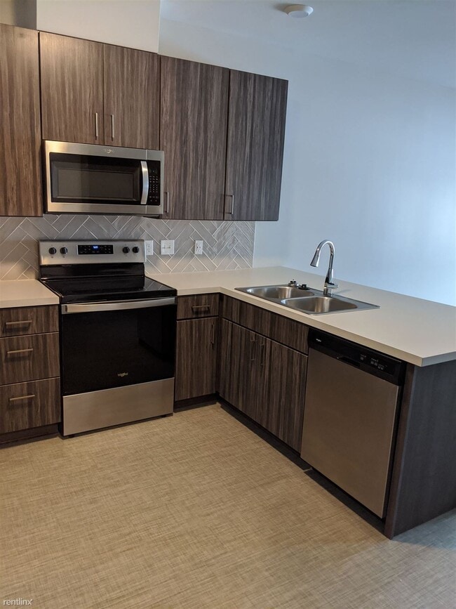 Building Photo - 636 First St NW