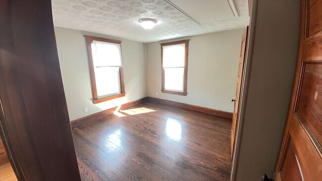 Building Photo - 669 Franklin St