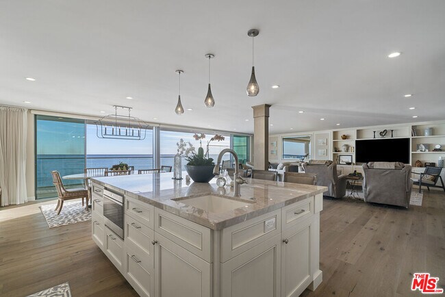Building Photo - 27002 Malibu Cove Colony Dr