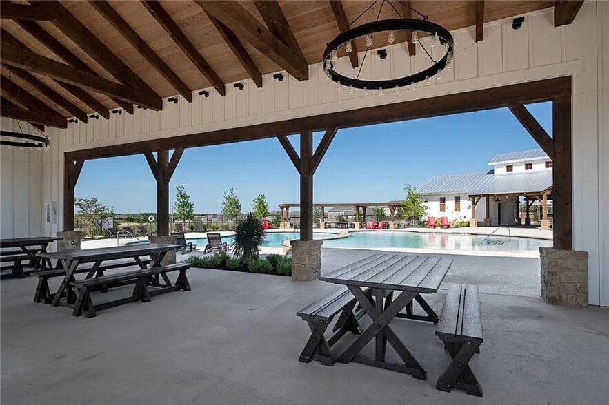 Building Photo - Room in House on Shooter McGavin Dr