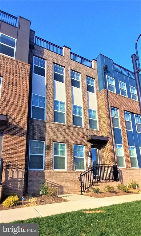 Primary Photo - 1122 Vermeer Ave