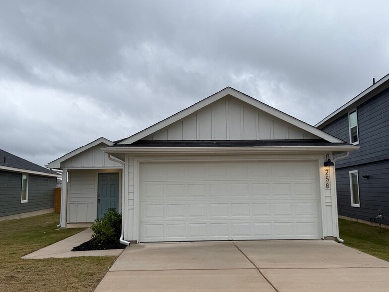 Building Photo - 258 Bull Lake Cir