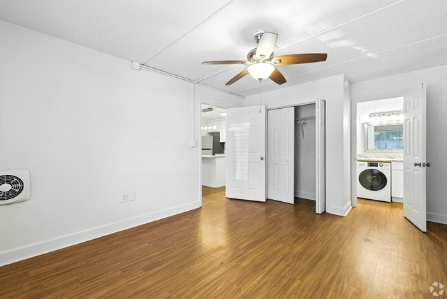 Building Photo - 401 W Park Ave