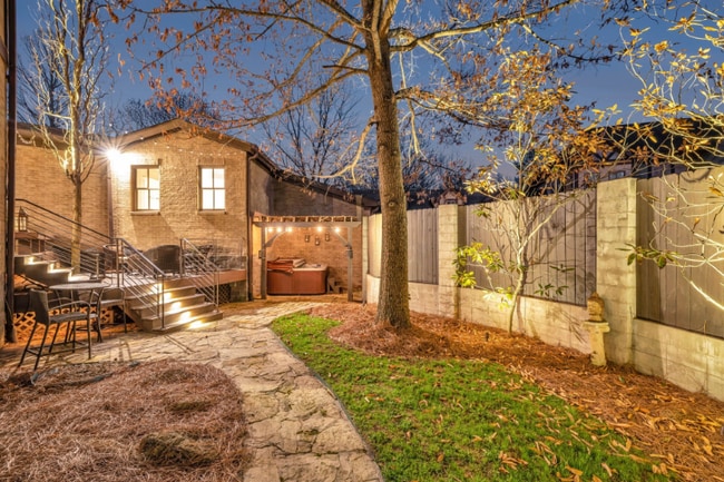 Building Photo - 1127 Glendale Ln