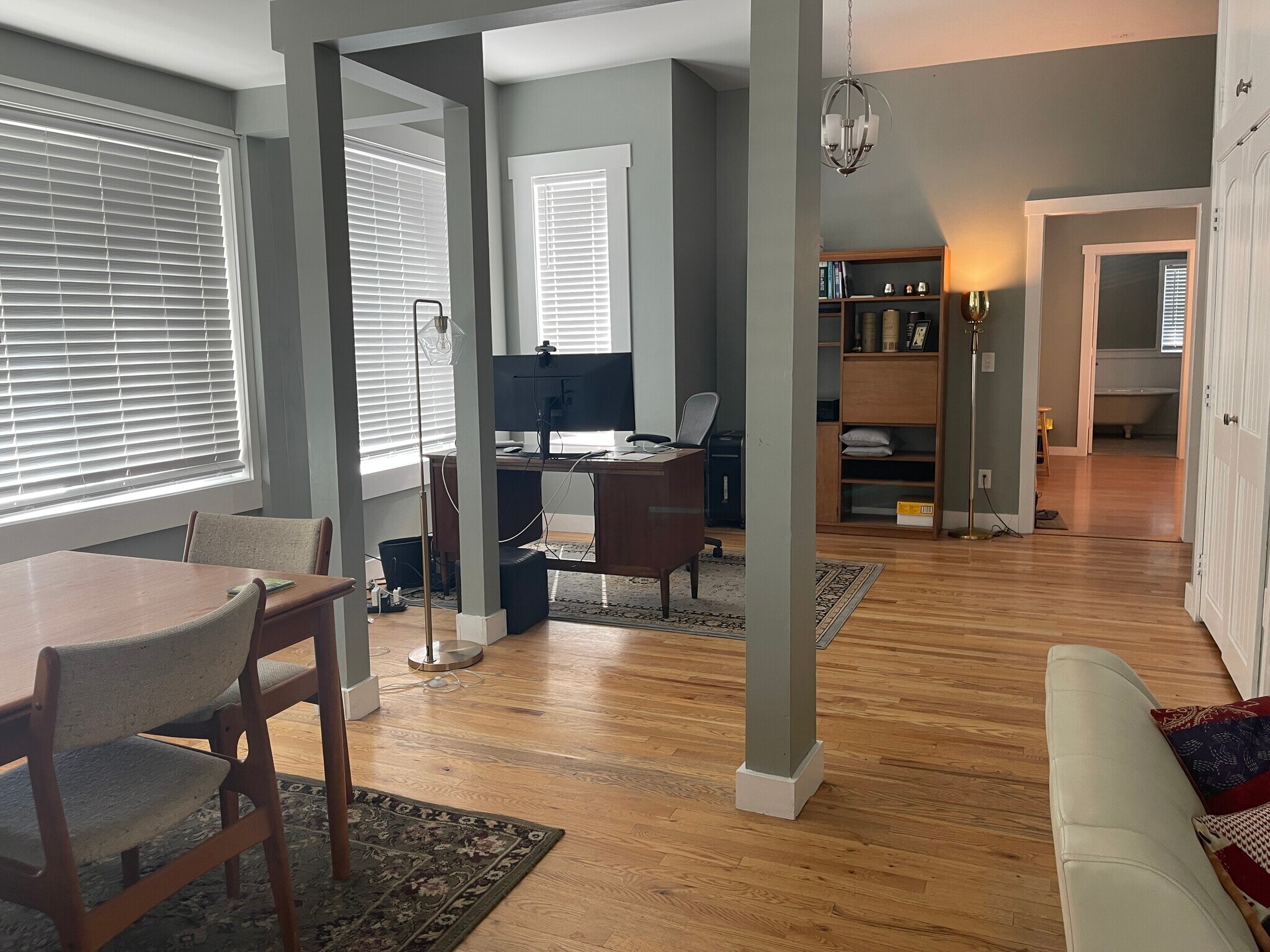 Building Photo - 1529 S Vermont Ave