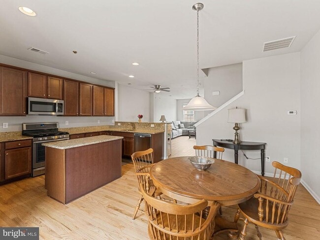 Building Photo - 1126 Munyon Dr