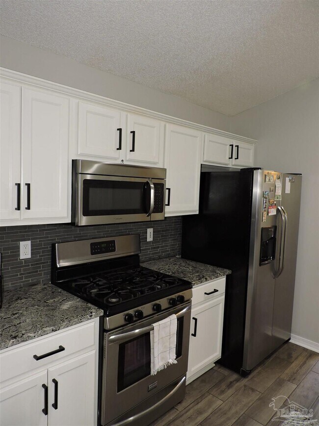 Building Photo - 2541 Gulf Breeze Ave
