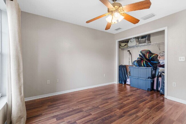 Building Photo - Updated 3BR Home with Fenced Backyard & Great Kitchen