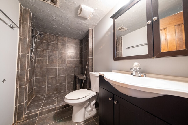 Building Photo - 1705 Slater Ln