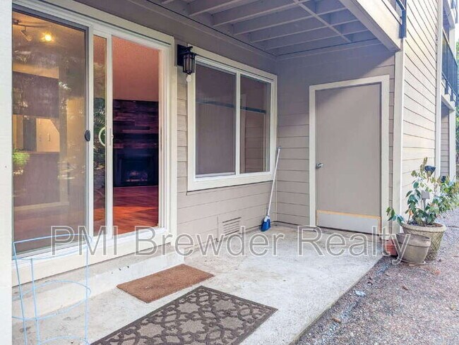 Building Photo - 19851 25th Ave NE